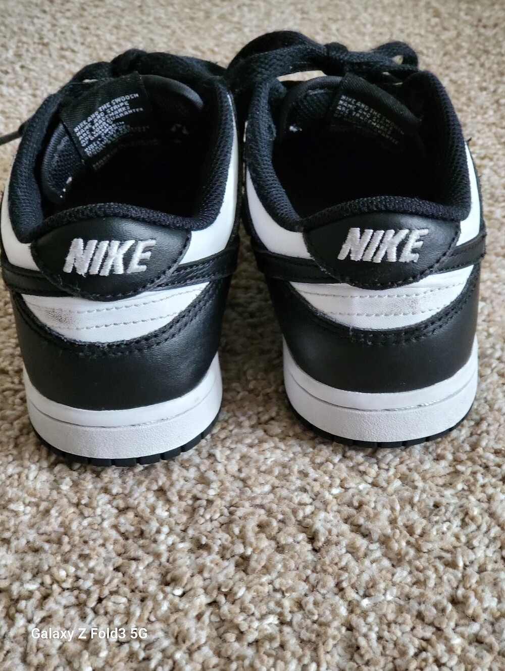 ♥️EUC♥️ Nike Girls Black and White Low Dunks Sneakers - Picture 3 of 8